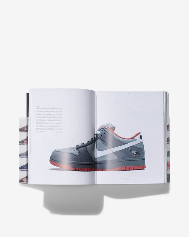 NIKE SB - THE DUNK BOOK