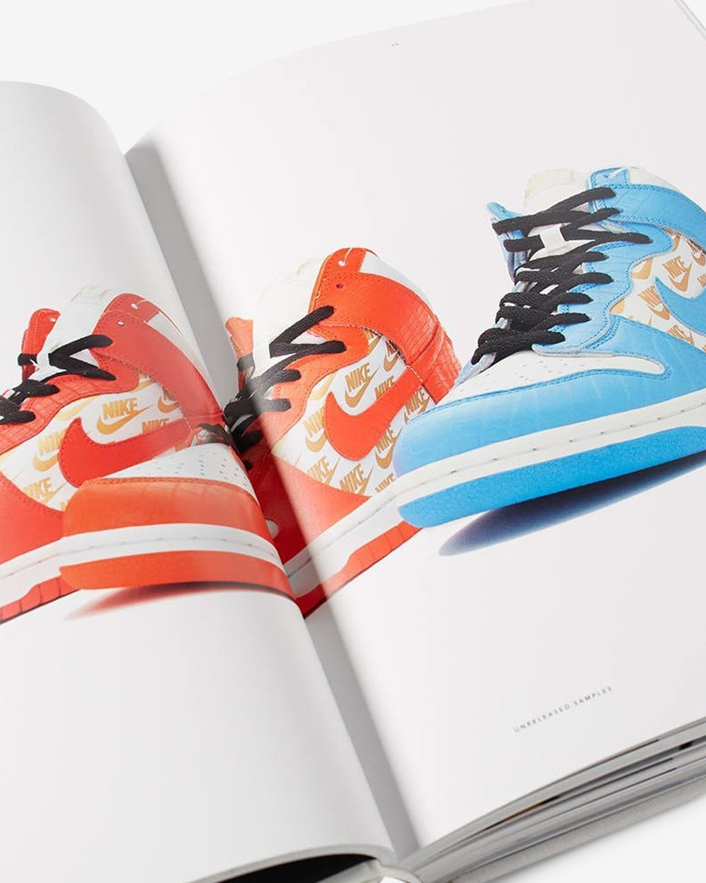 NIKE SB - THE DUNK BOOK