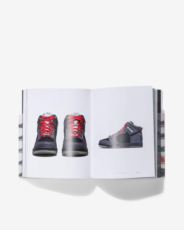 NIKE SB - THE DUNK BOOK